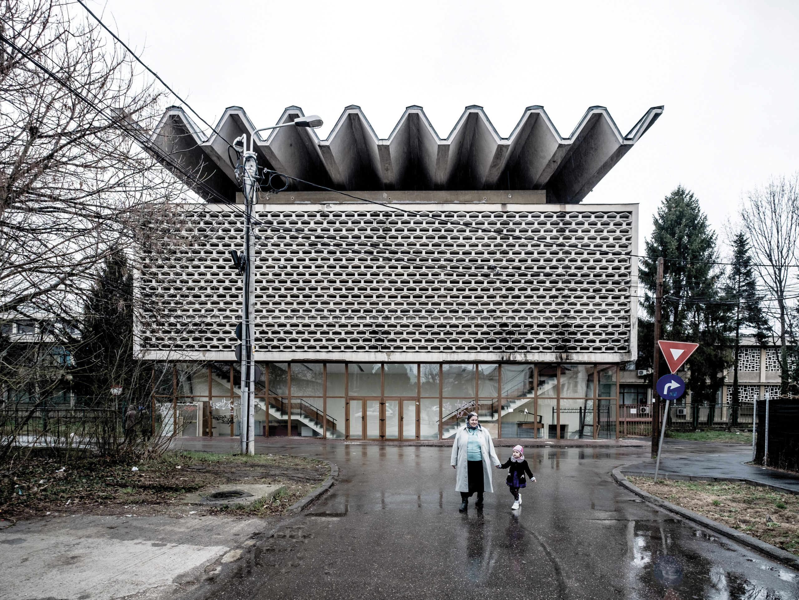 Socialist Modernism in Romania: An Architectural and Monumental Art Research Tour with the B.A.C.U. Association - Image 6